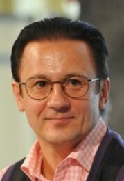 Олег Меньшиков