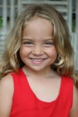 Chloe & Sophia Garcia-Frizzi