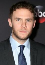 Iain De Caestecker