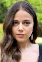 Molly Gordon